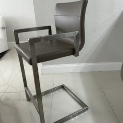 2 Bar Stools 