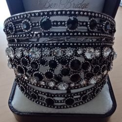 Vintage Style Bracelet Black & White Stones 