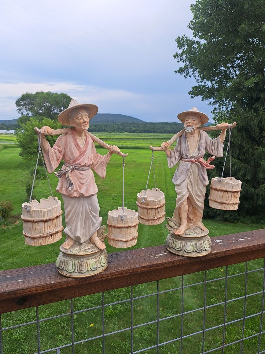 2 Japanese statues