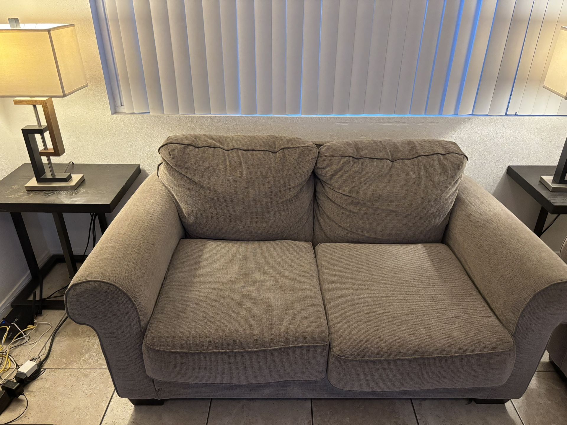 Sofa/ Couch 