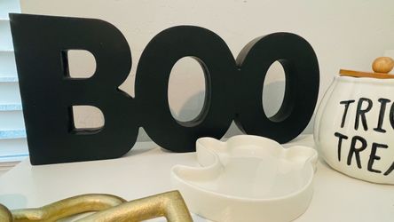 Big BOO sign