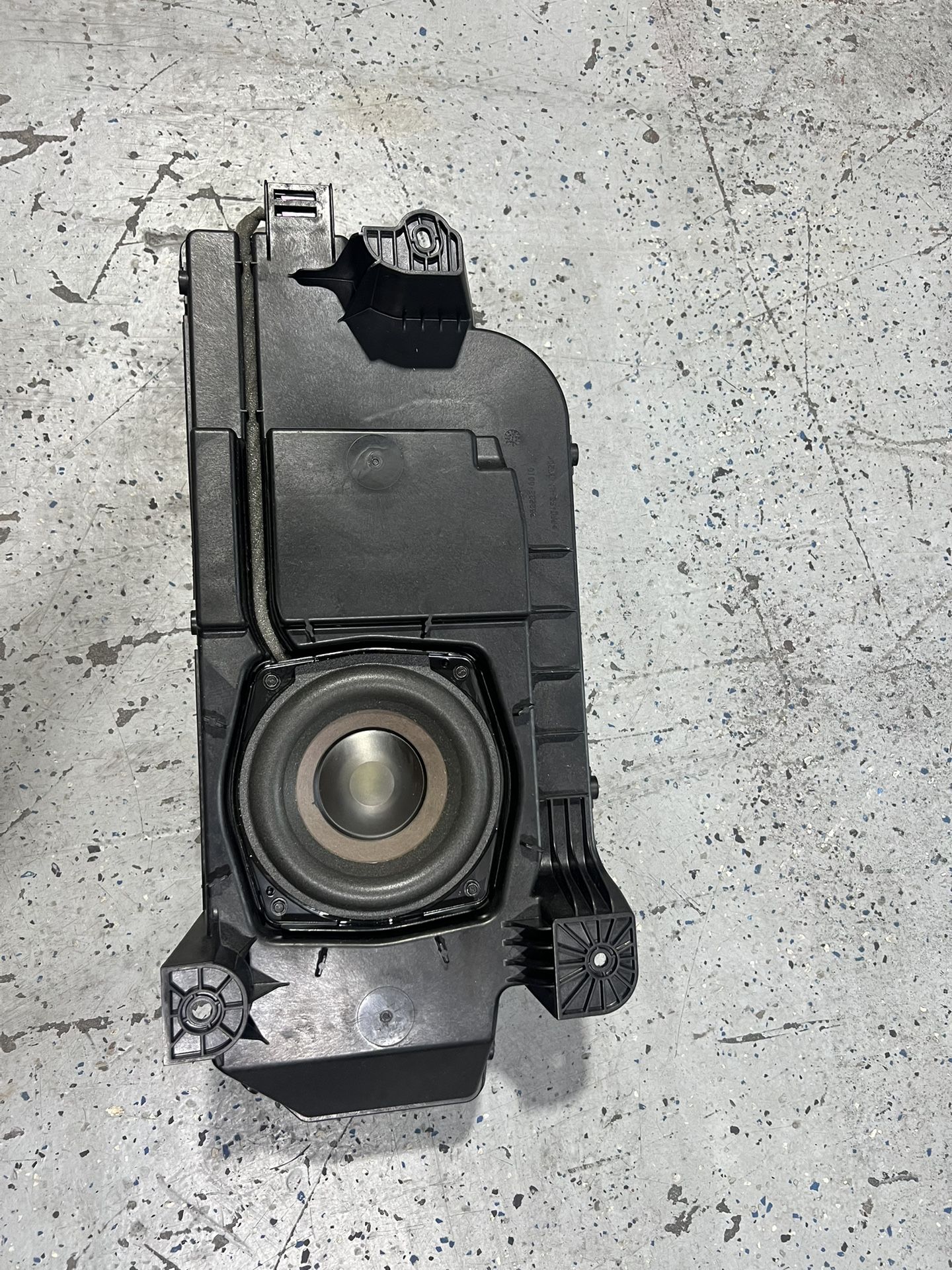 Bose Subwoofer Speaker 2015 2016 2017 2018 Chevy Tahoe Yukon Escalade (contact info removed)1