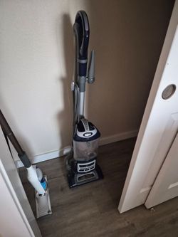 Shark lift-away delux