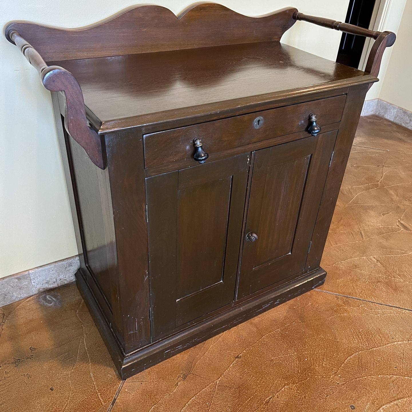 Antique Washstand / Wash Table