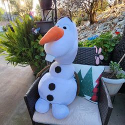 Giant Olaf