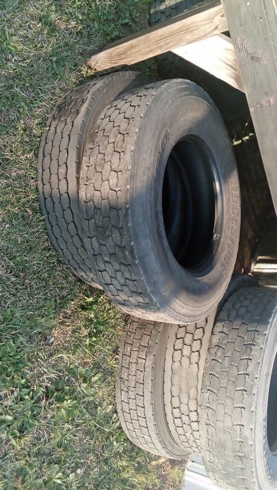 18 Wheel Tires