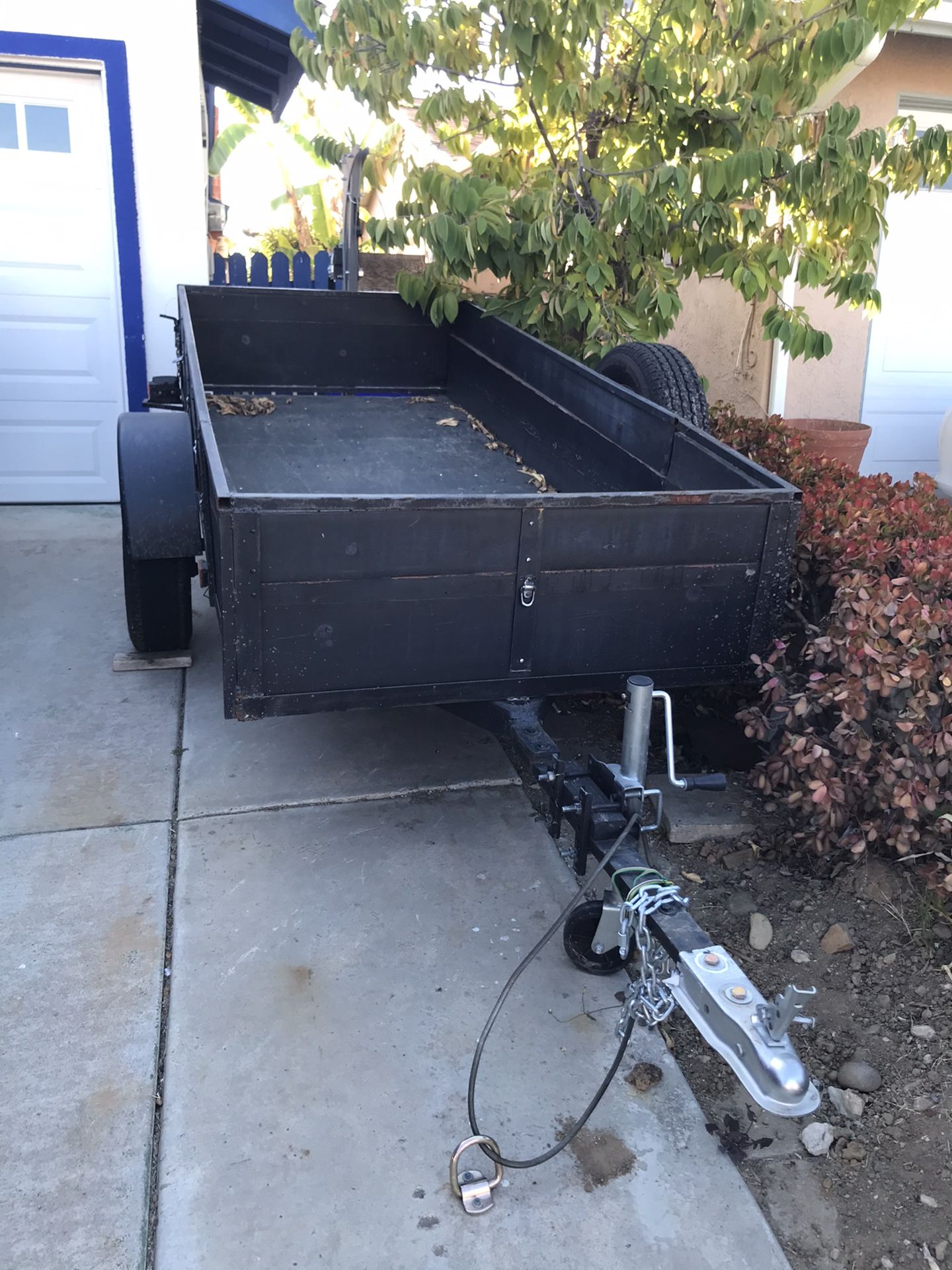 9’ x 4’ utility trailer with spare tire