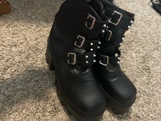 Combat boots