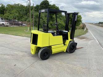Forklift Clark 5000 lbs 2 stage all terrain