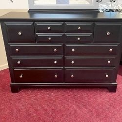 $125 Beautiful Real Wood Dresser WO/mirror