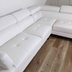 New Sectional Couch / Free Delivery 