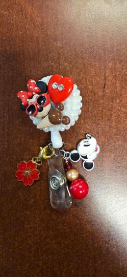 Summer minnie badge holder