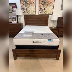 4PC Real wood Brown Bedroom set King or Queen size
