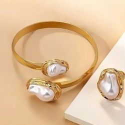 BEAUTIFUL BRACELET & RING SET  ( ADJUSTABLE RINGS ) 