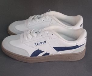 BOYS / GIRLS REEBOK SHOES - NEW