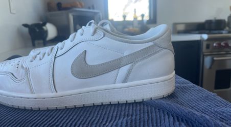 J1 low neutral grey size 10.5 used minimal amount of times