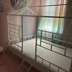 BRAND NEW BED KIDS