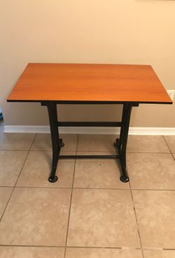Drafting table desk adjustable