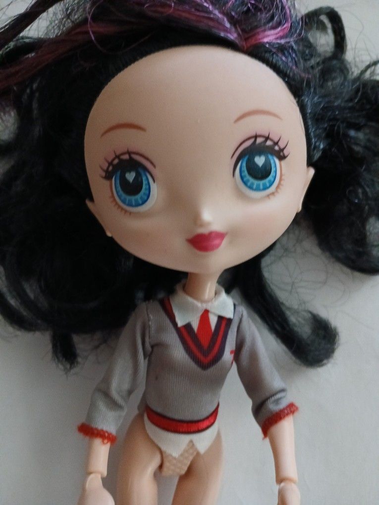 Mattel Kuu Kuu Harajuka Love 10" Doll.