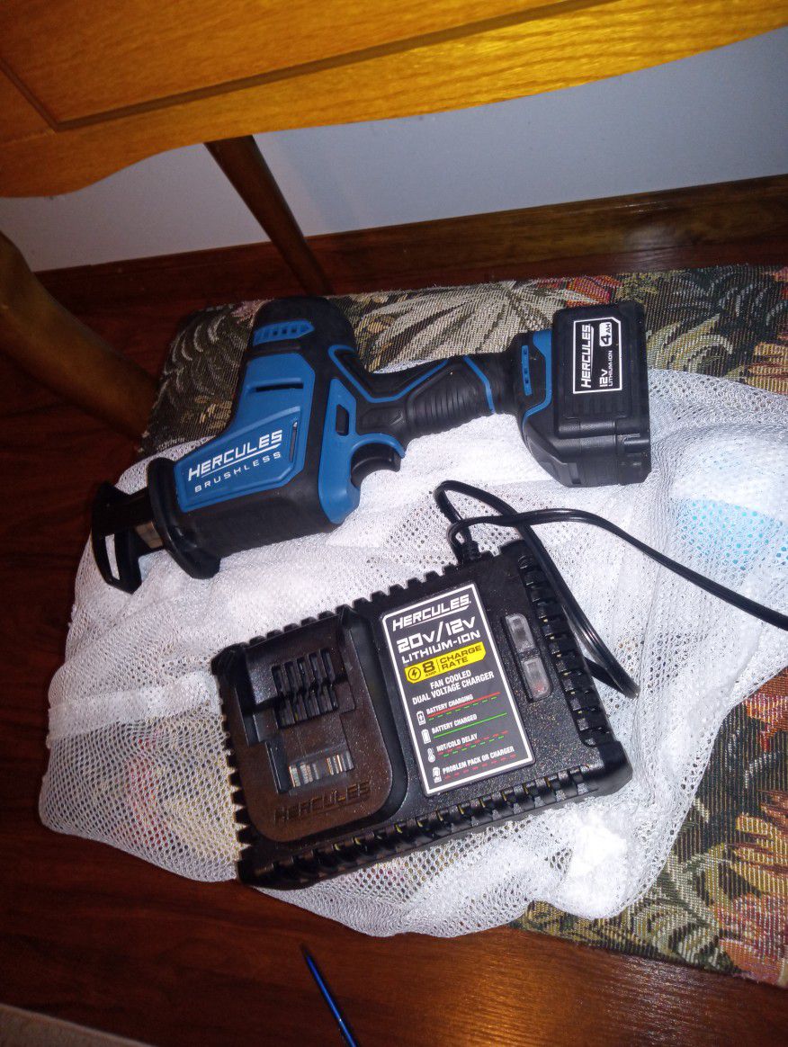 Brand New Small And Powerful Hercules Saw all W 4 Amp Battery And Fast Charger 