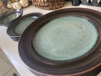 Stoneware Dinner Plates Set