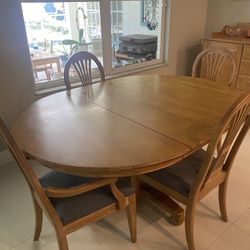 Dining Table And 4 Chairs - Ethan Allen