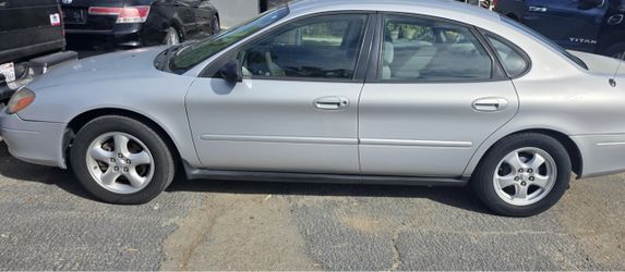 2004 Ford Taurus