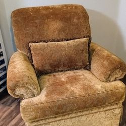 Oversized Arm Club Chair 