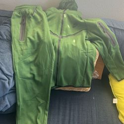 2025 Nike Fleece Tech Small Green