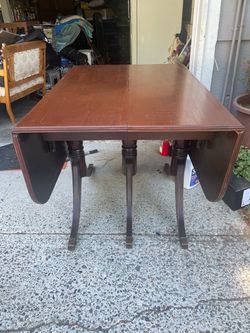 Duncan Phyfe dining room table & chairs