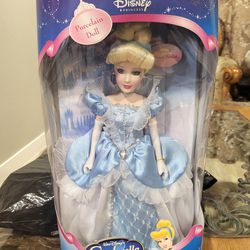 Cinderella Disney ( Porcelain Doll)