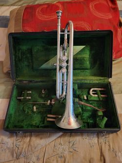 Beautiful Silver C.G. Conn New Wonder long cornet