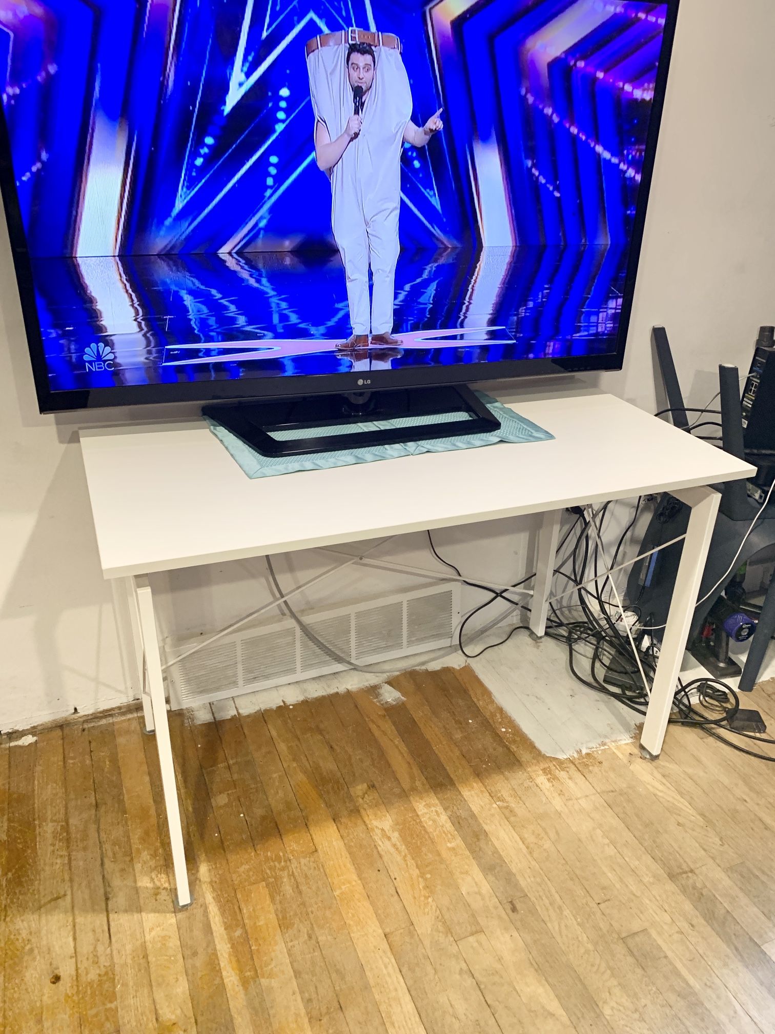 LIKE NEW! White DESK Or Use As Tv Stand, —-contact us when you can pick it up the same day!