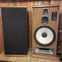 Pair of vintage Technics SB-2860 floor-standing speakers from the late 1970s / early 1980s.