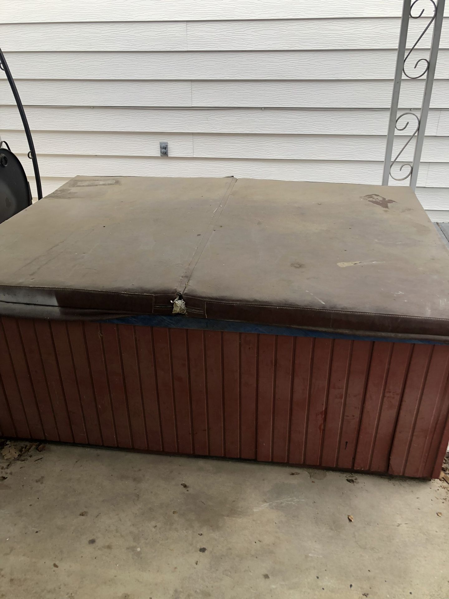Hot tub For Sale