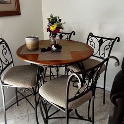 Table &chairs
