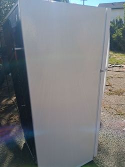 White Top-Freezer Refrigerator