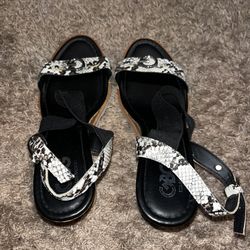 Guess Wedges Size 9 Snake Skin Pattern