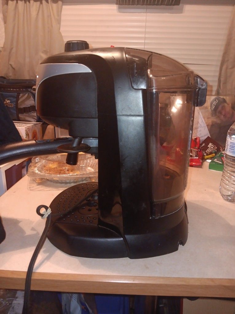 Used DeLonghi EC220CD Expresso Coffee Machine for Sale in Edgewood, WA