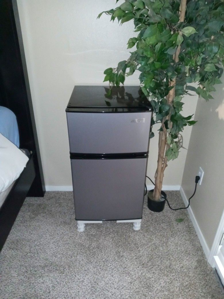 Mini Freezer/Fridge