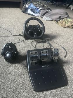 Logitech G920 Racing Wheel with Pedals and Shifter