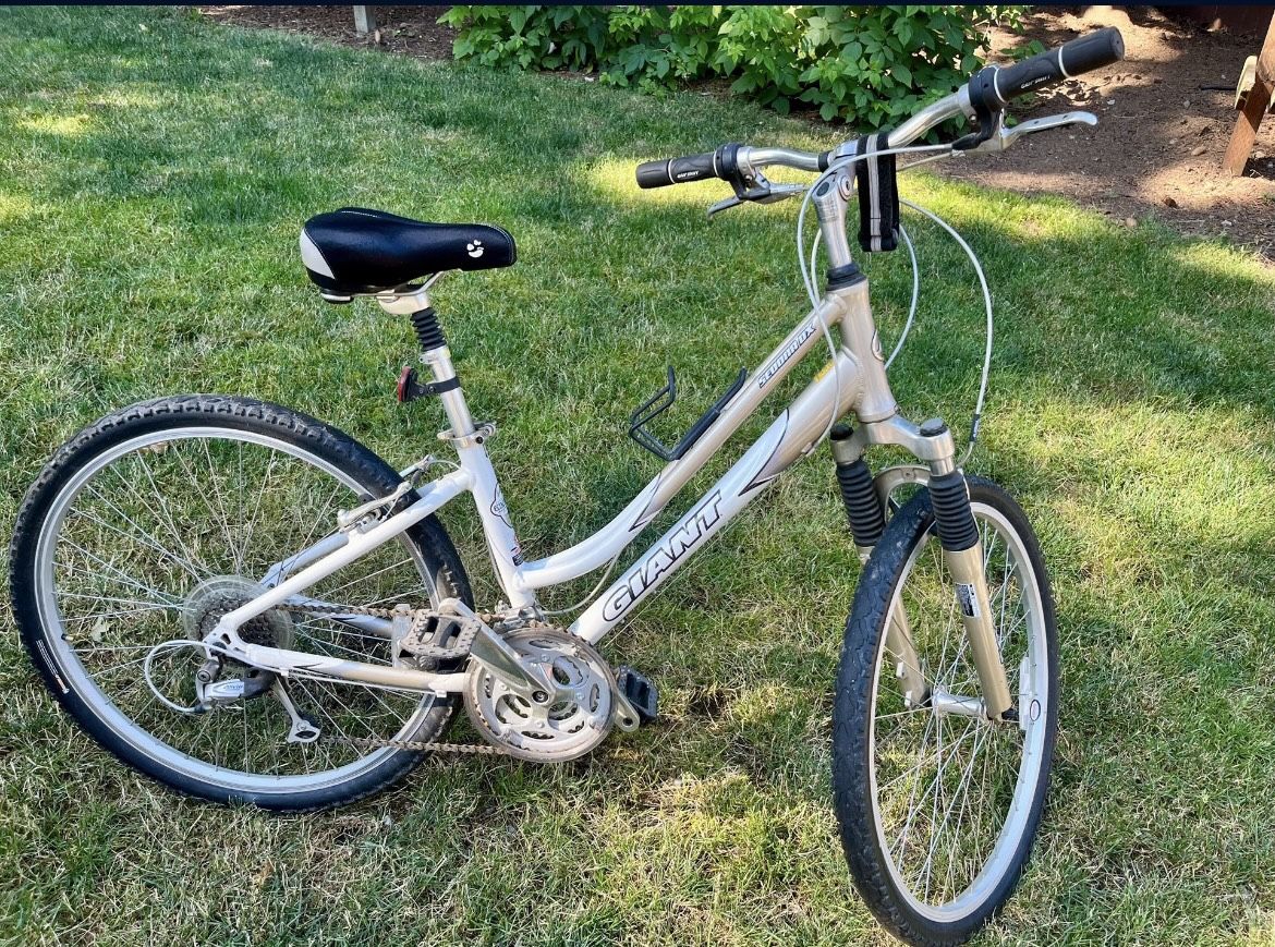 Giant Sedona DX Bike
