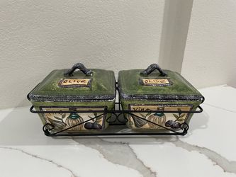 (Brand New) A Set Of Serving Dishes With Trivet