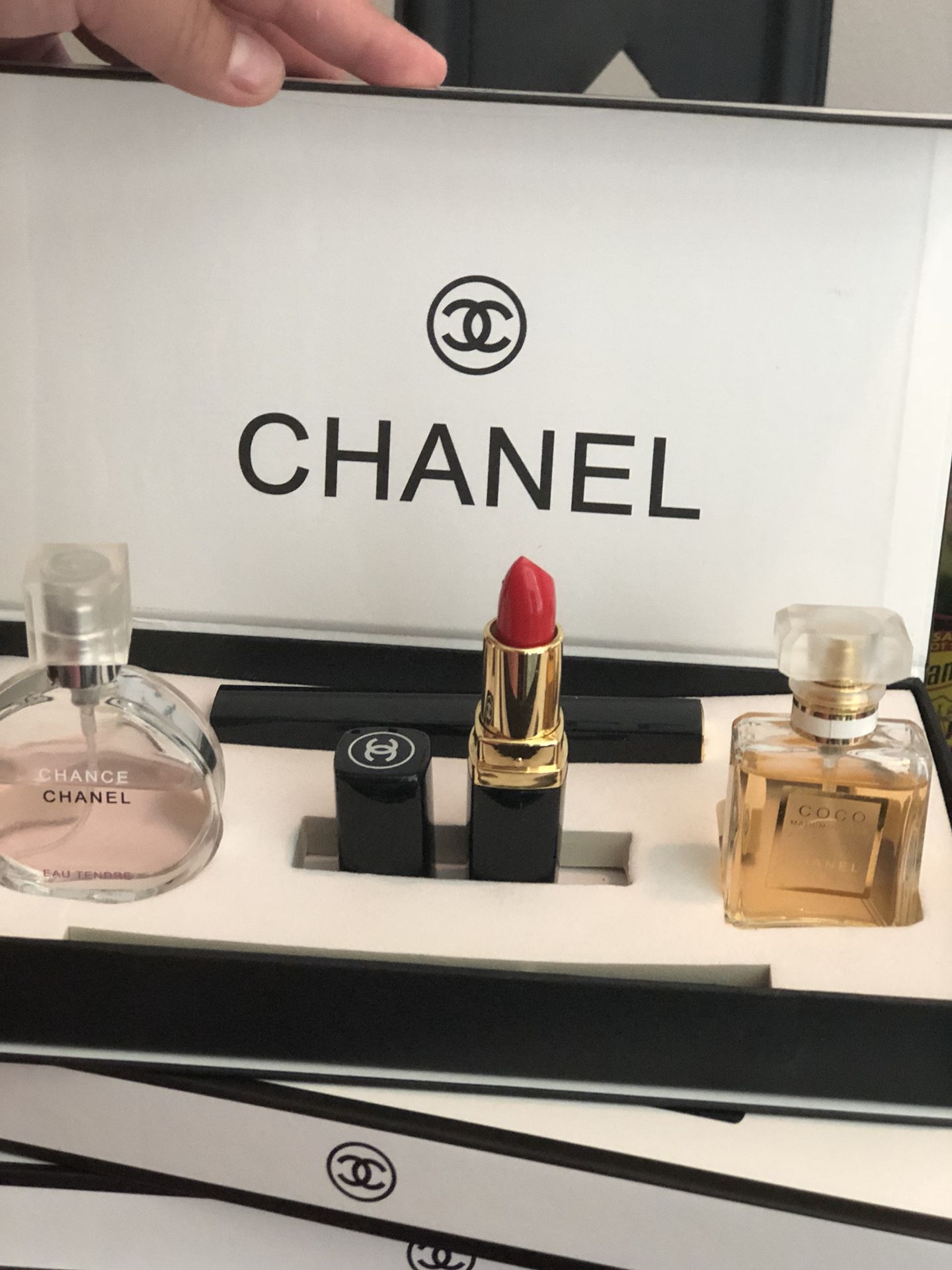 Chanel makeup set for Sale in Houston, TX - OfferUp