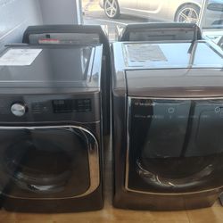 $1898(MSRP$4198, Save $2300)LG Washer with Gas Dryer Set