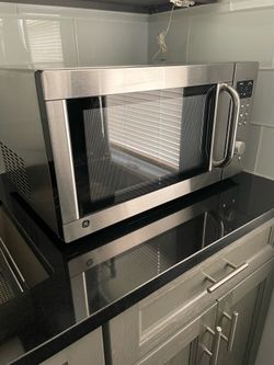 GE Microwave oven (22x15x12)
