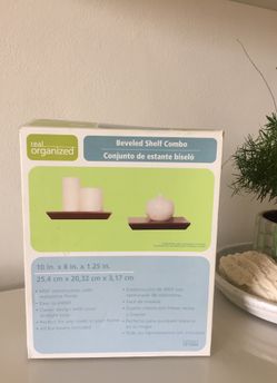 Real organized beveled shelf / shelves