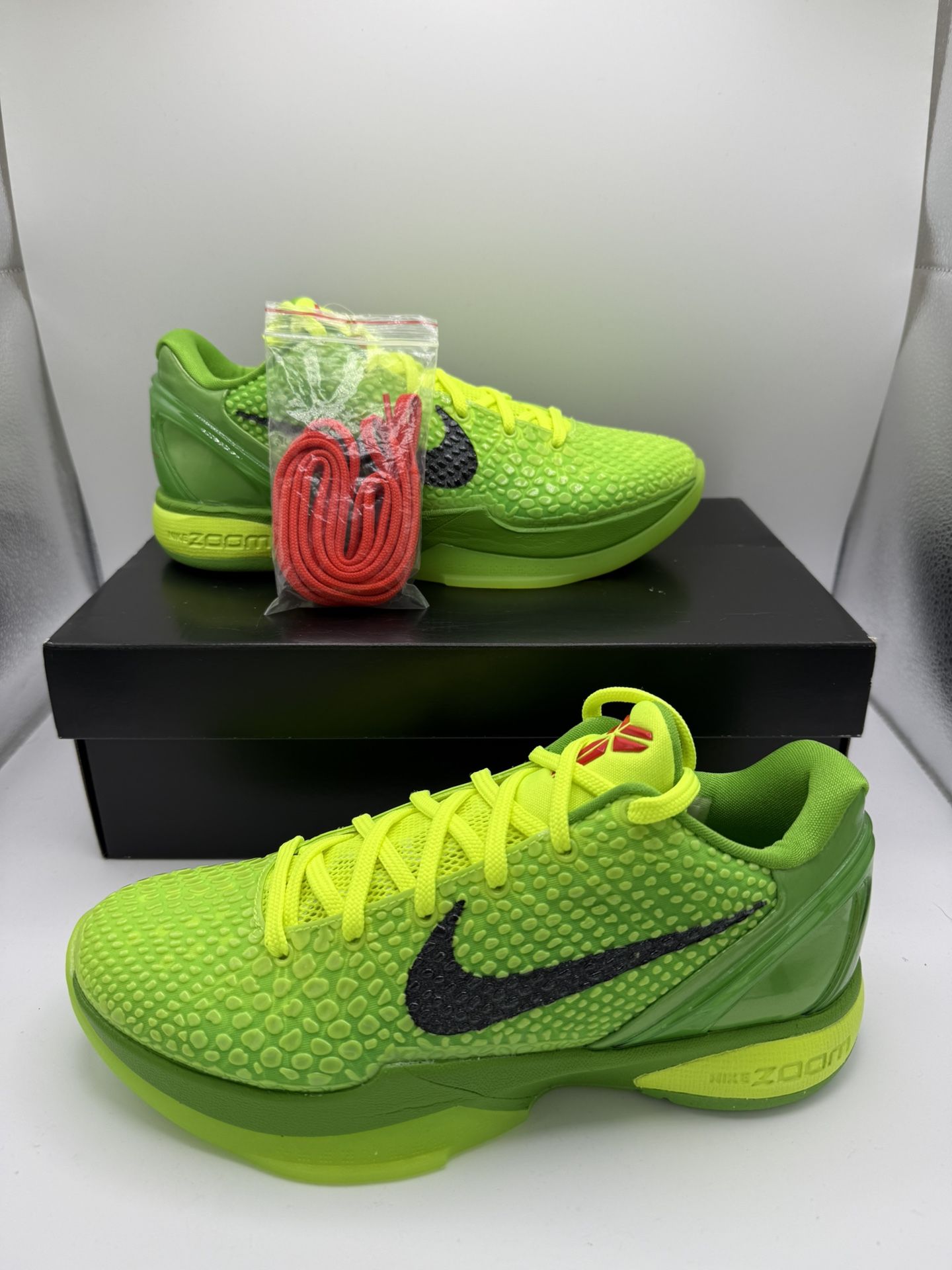 Nike Kibe Grinch’s Sz 7