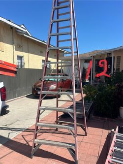 Escalera de 12 pies de fibra de vidrio perfectas, condiciones