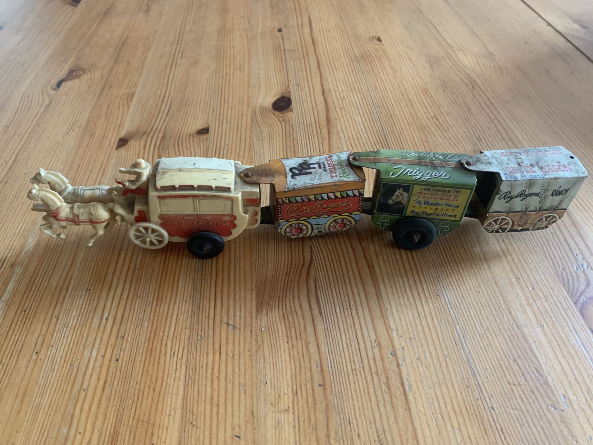 Vintage Wind Up Roy Rodgers Stage Coach And Cars . Works